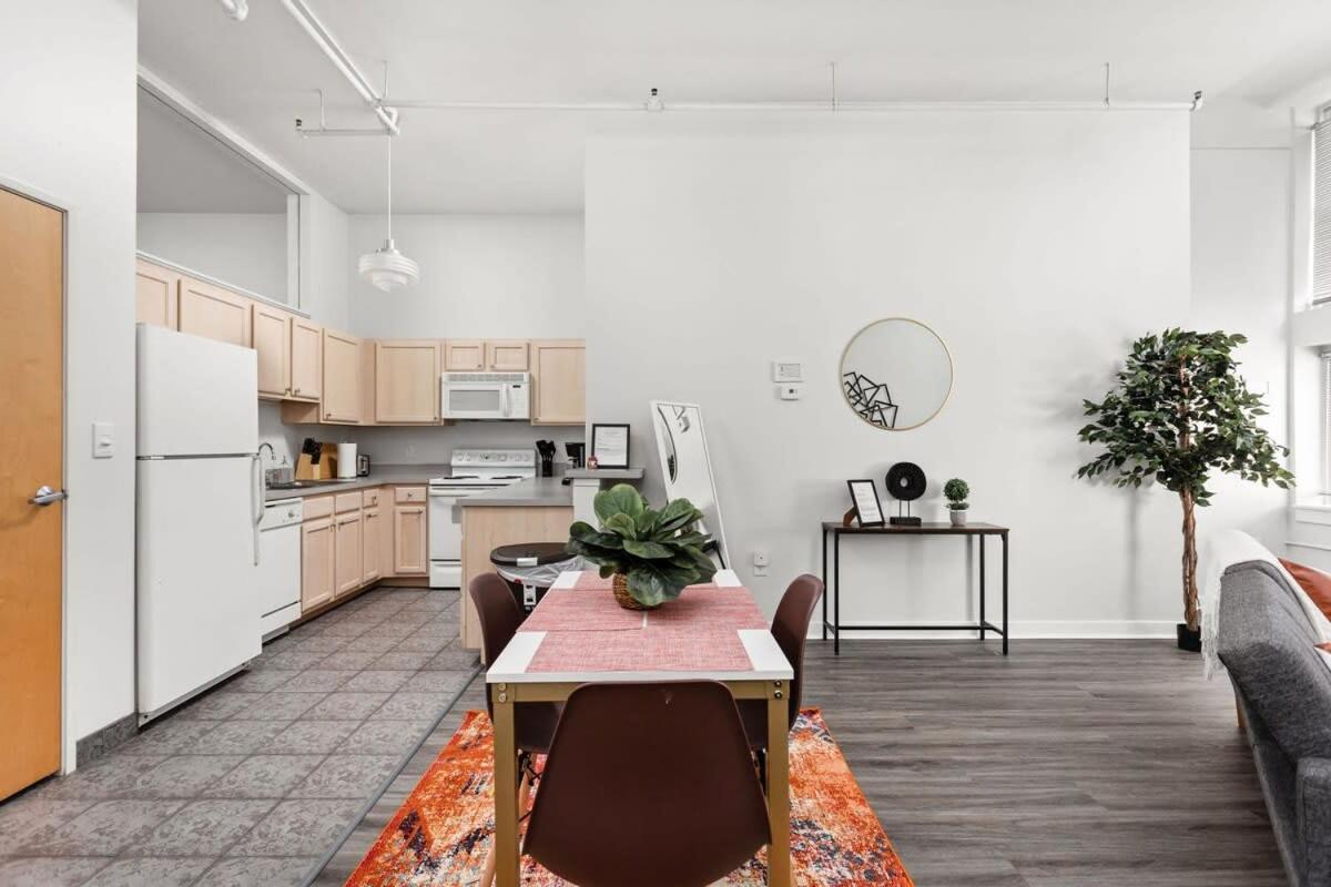 Modern Downtown Apartment 2Br 2Ba By Cozysuites Индианаполис Экстерьер фото