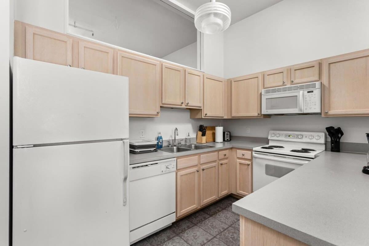Modern Downtown Apartment 2Br 2Ba By Cozysuites Индианаполис Экстерьер фото