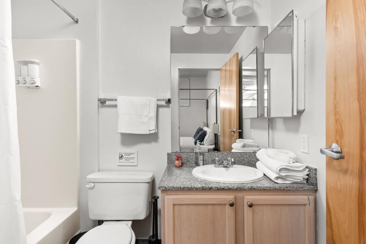 Modern Downtown Apartment 2Br 2Ba By Cozysuites Индианаполис Экстерьер фото